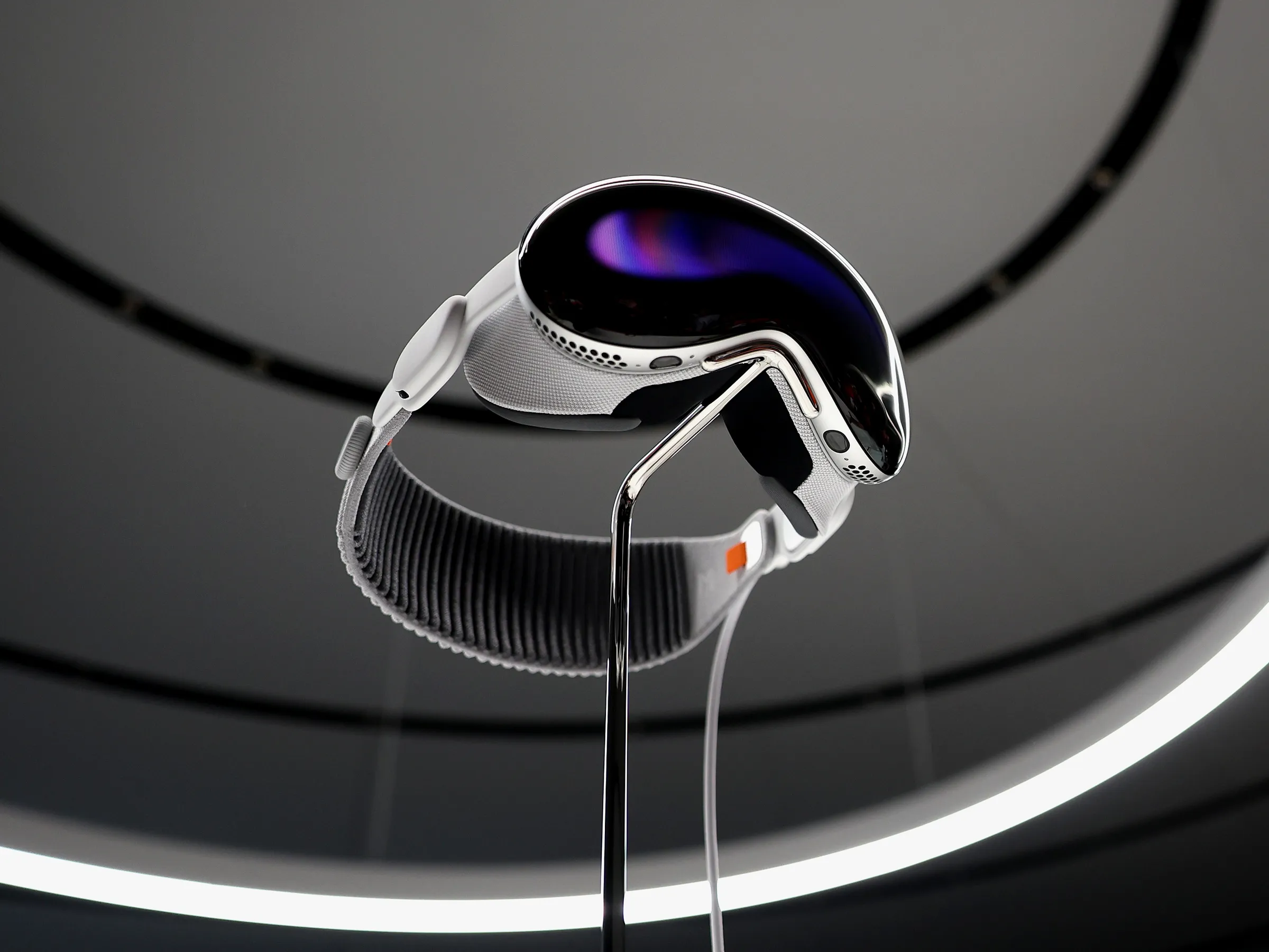The Apple Vision Pro is a mixed reality headset that was announced in June 2023. It features a number of cutting-edge technologies, including: 
