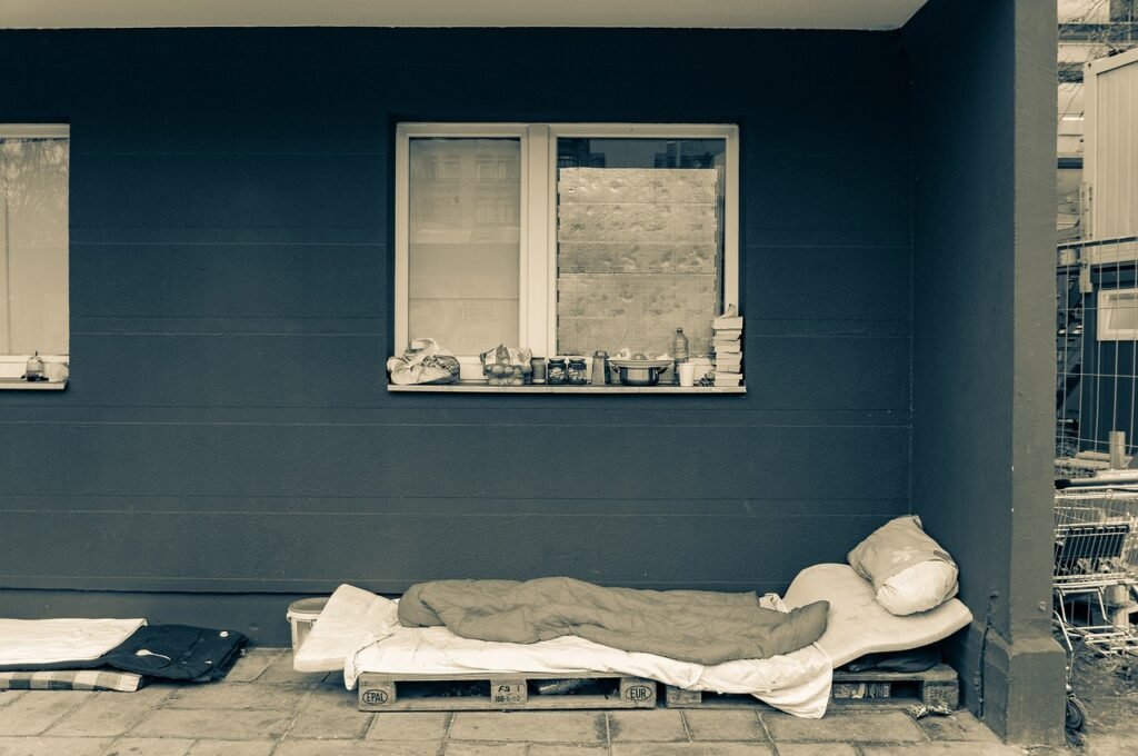 bed, homeless, mattress-6815033.jpg